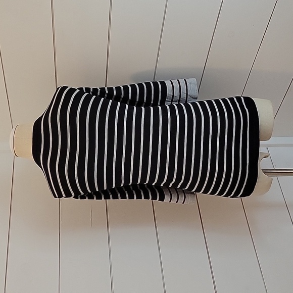 UNITED STATES SWEATERS medium v neck sweater with metal adornments - Picture 2 of 5